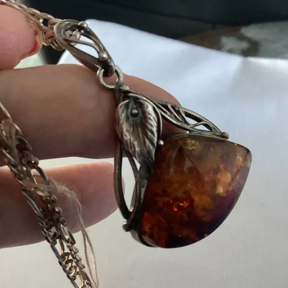 AMBER NECKLACEORNATE. Lovely chain. CALA DESIGN TOO ARTIST MADE